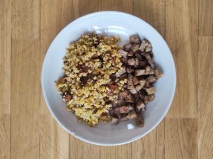 Migas de coliflor con seitán y calabizo