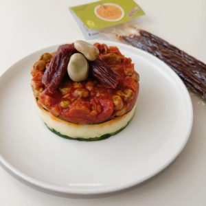 timbal de calabazacin, patata y habitas verdes con tomate y calabizo